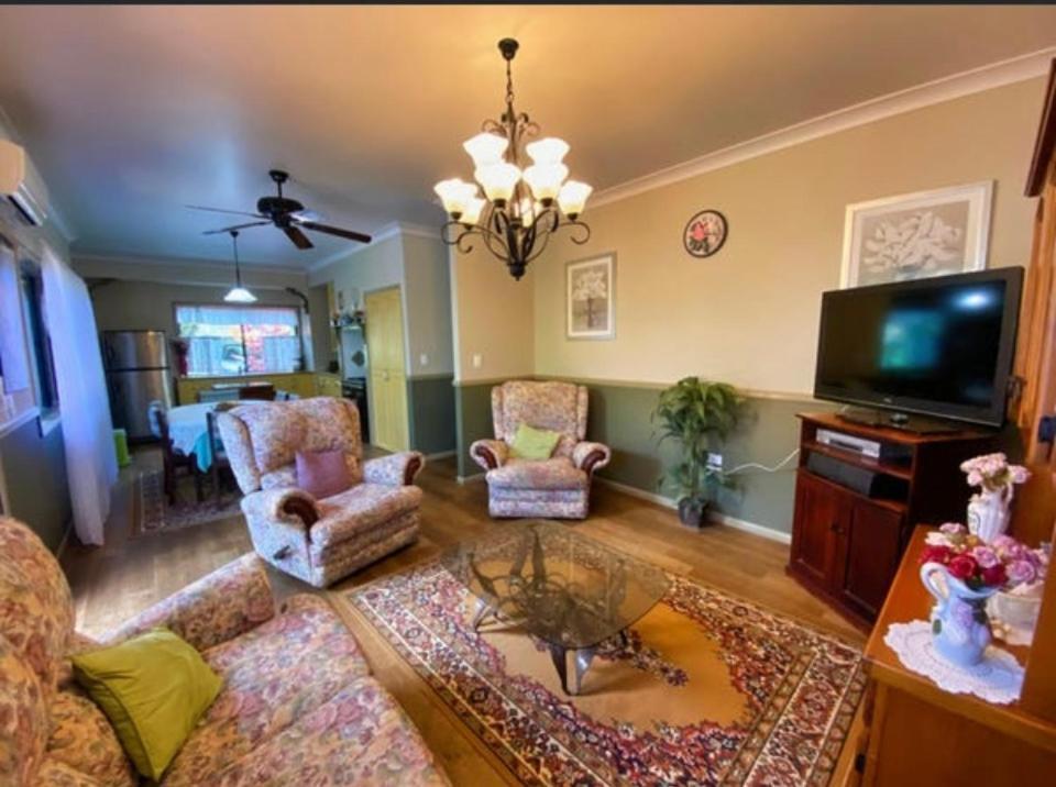 Golden Lace B&B Sarina Екстер'єр фото